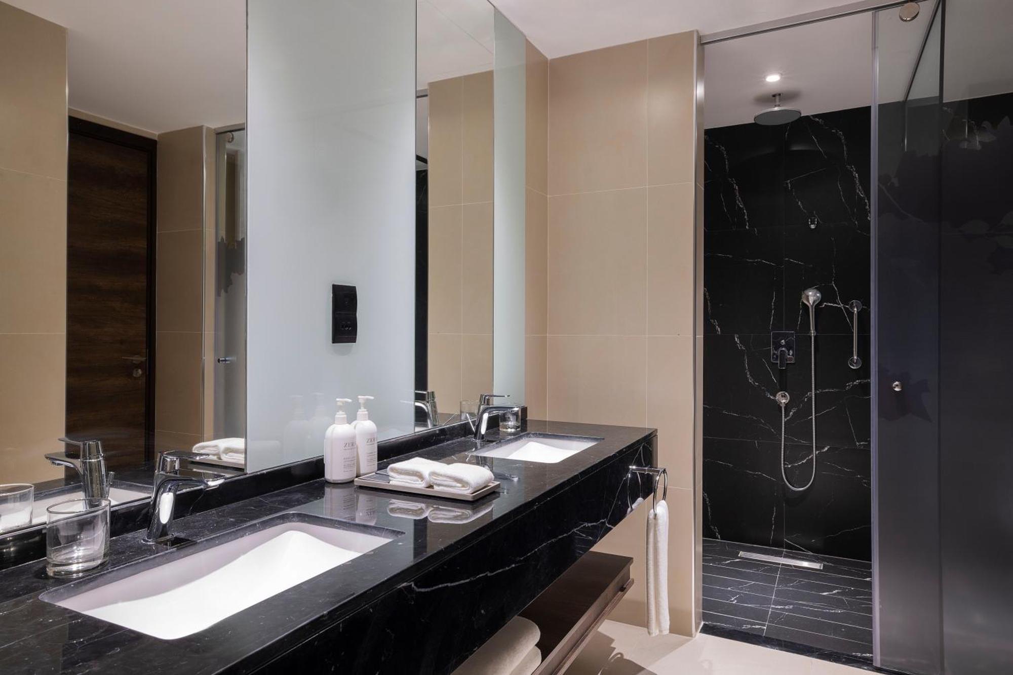 Hotel Local Dubai At Jumeirah Village Triangle Buitenkant foto